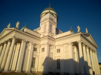 Tuomiokirkko aurinkoisenakin päivänä
